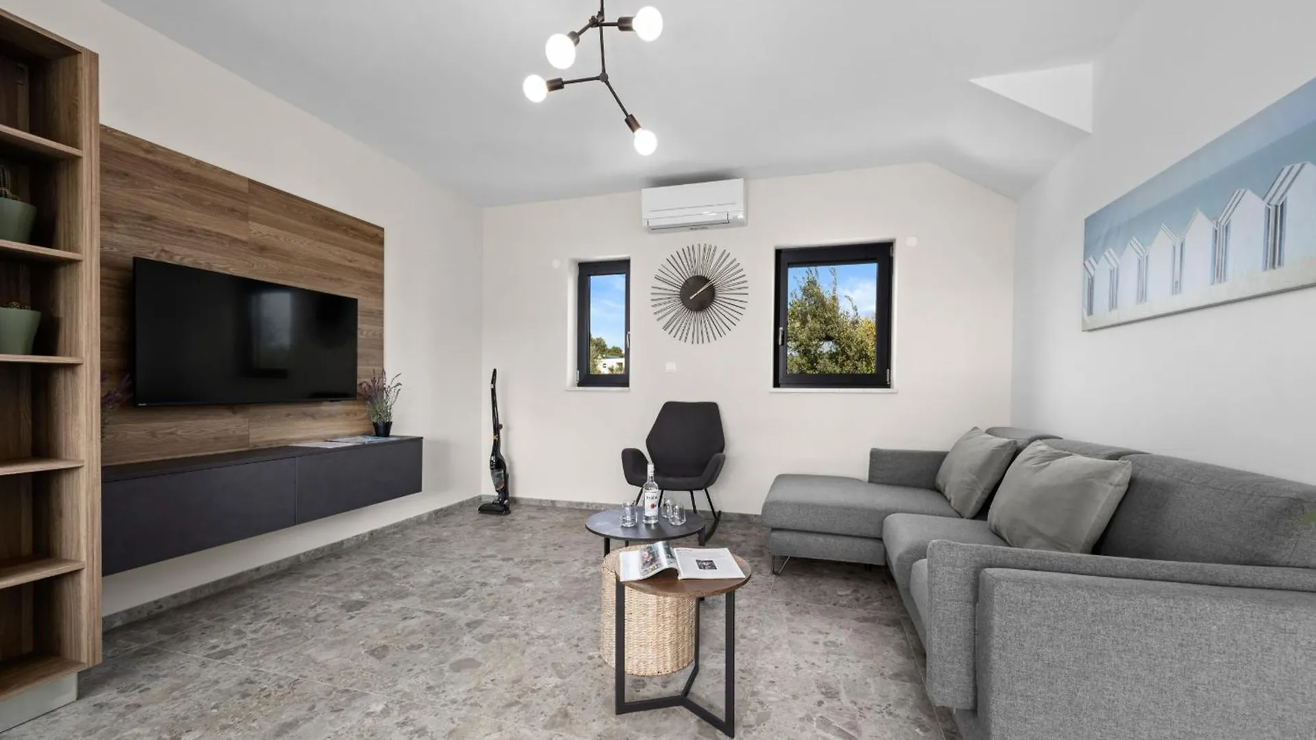 Villa Bay I Near Medulin For 9 People With Heated Pool - Playground & Whirpool Only 100 Meters From The Beach - Pet Friendly Banjole 0*,  Croatia