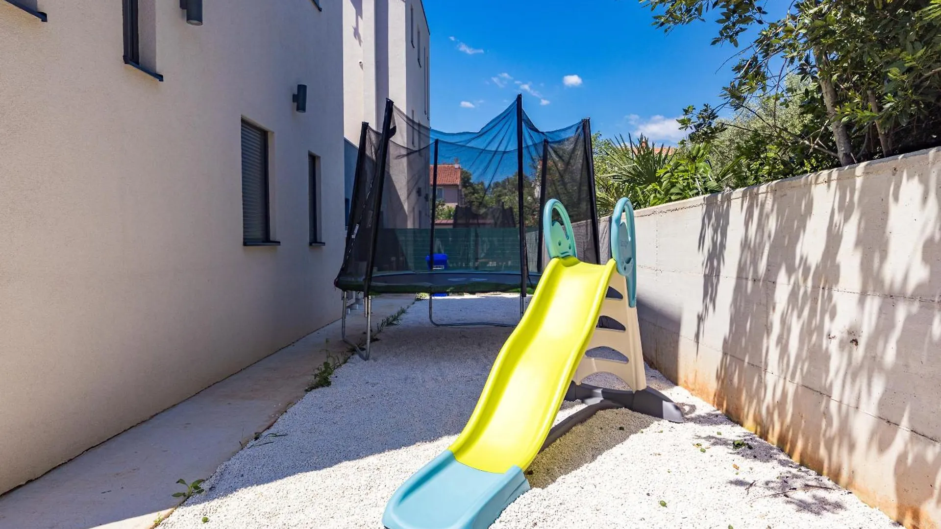 Villa Bay I Near Medulin For 9 People With Heated Pool - Playground & Whirpool Only 100 Meters From The Beach - Pet Friendly Banjole