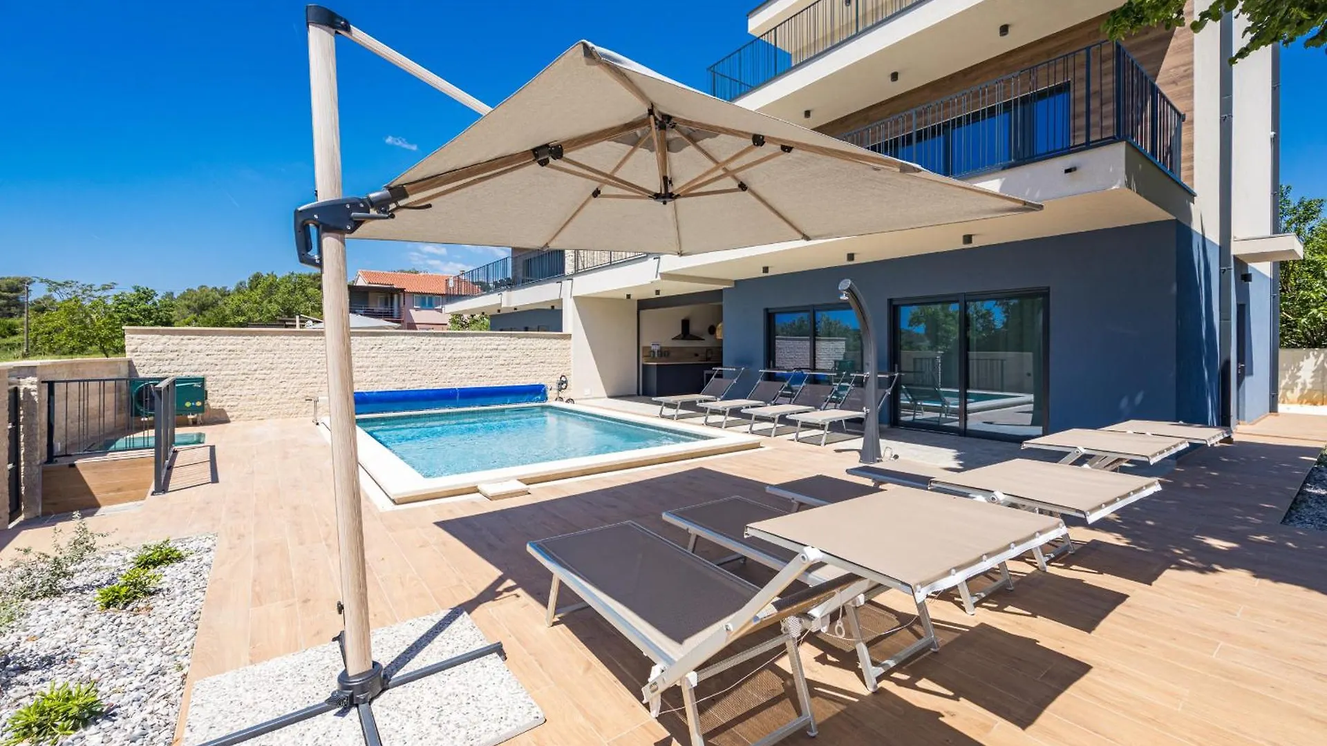 Villa Bay I Near Medulin For 9 People With Heated Pool - Playground & Whirpool Only 100 Meters From The Beach - Pet Friendly Banjole Croatia