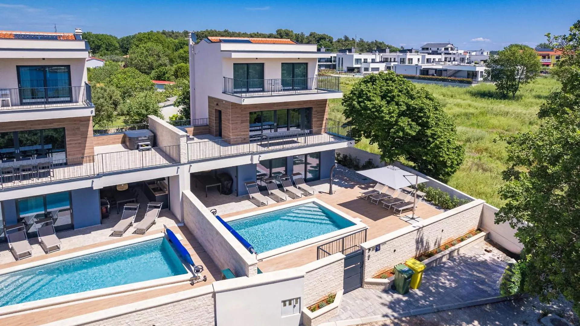 Villa Bay I Near Medulin For 9 People With Heated Pool - Playground & Whirpool Only 100 Meters From The Beach - Pet Friendly Banjole 0*,  Croatia