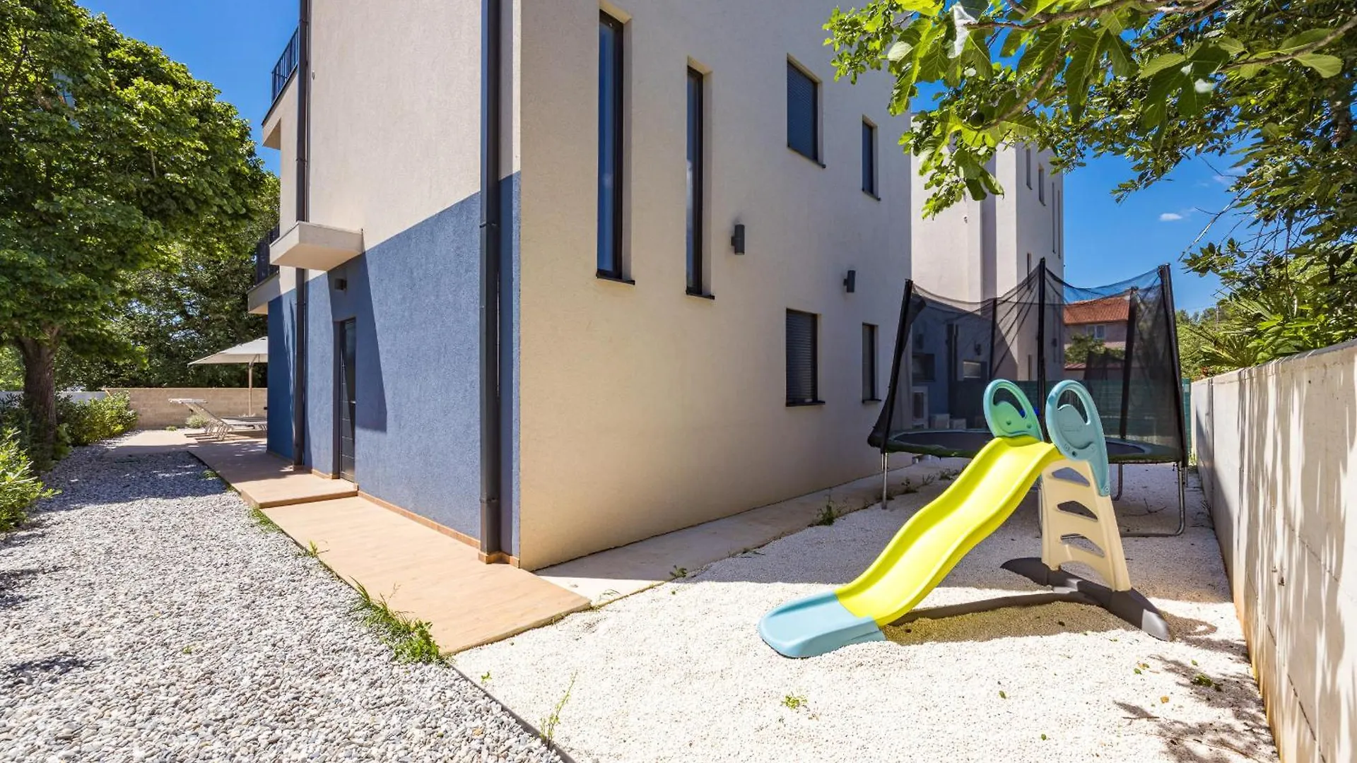Villa Bay I Near Medulin For 9 People With Heated Pool - Playground & Whirpool Only 100 Meters From The Beach - Pet Friendly Banjole