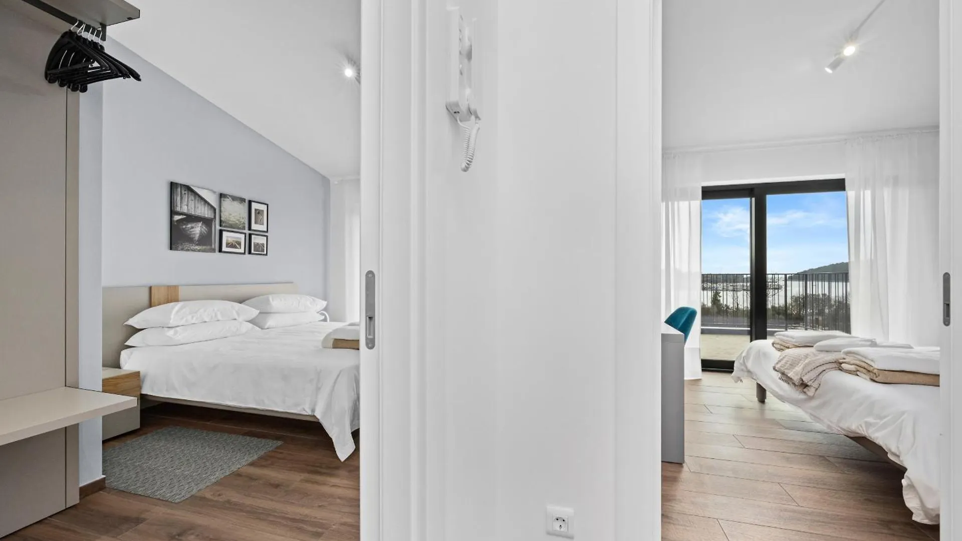Villa Bay I Near Medulin For 9 People With Heated Pool - Playground & Whirpool Only 100 Meters From The Beach - Pet Friendly Banjole