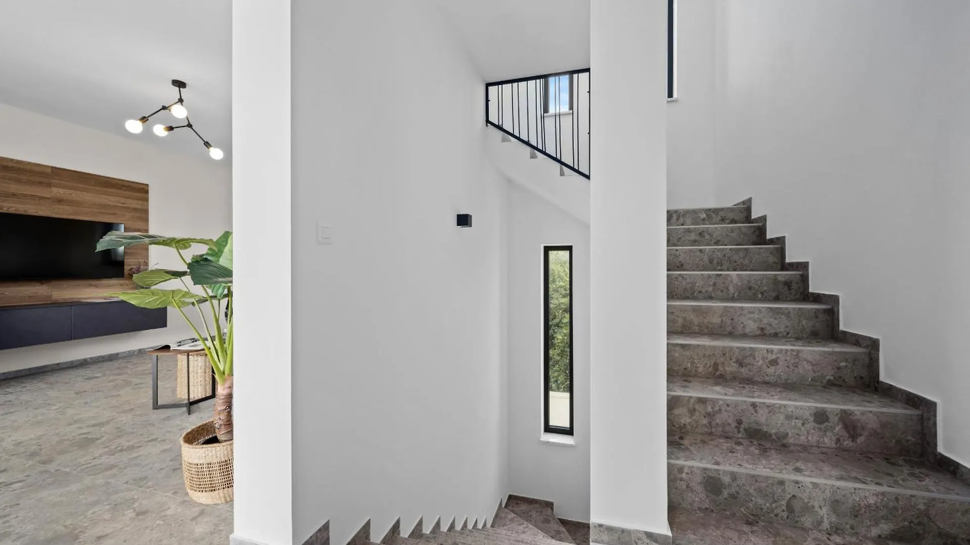 Villa Bay I Near Medulin For 9 People With Heated Pool - Playground & Whirpool Only 100 Meters From The Beach - Pet Friendly Banjole
