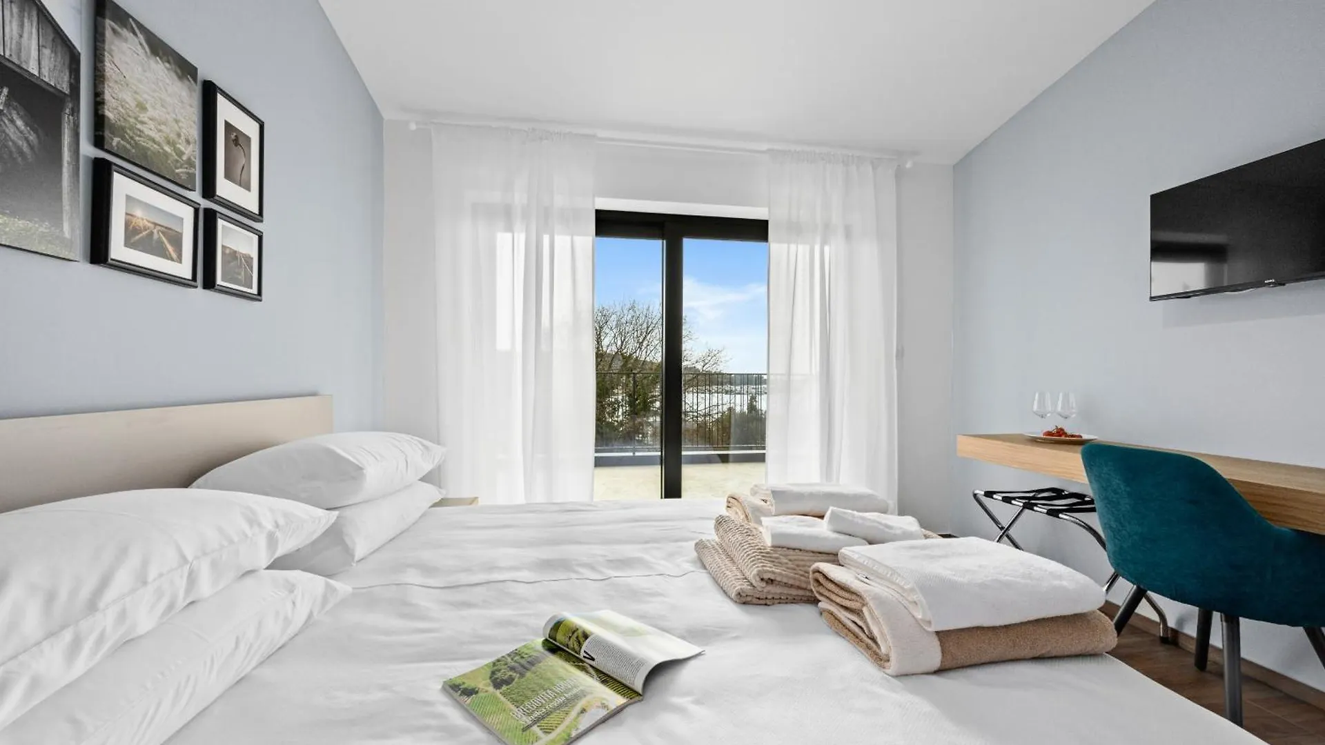 Villa Bay I Near Medulin For 9 People With Heated Pool - Playground & Whirpool Only 100 Meters From The Beach - Pet Friendly Banjole 0*,  Croatia