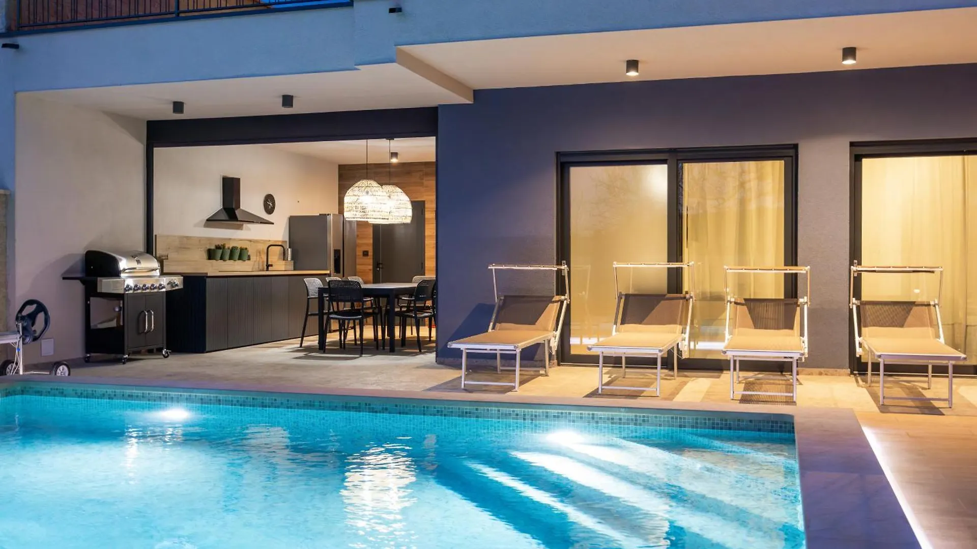 Villa Bay I Near Medulin For 9 People With Heated Pool - Playground & Whirpool Only 100 Meters From The Beach - Pet Friendly Banjole Croatia