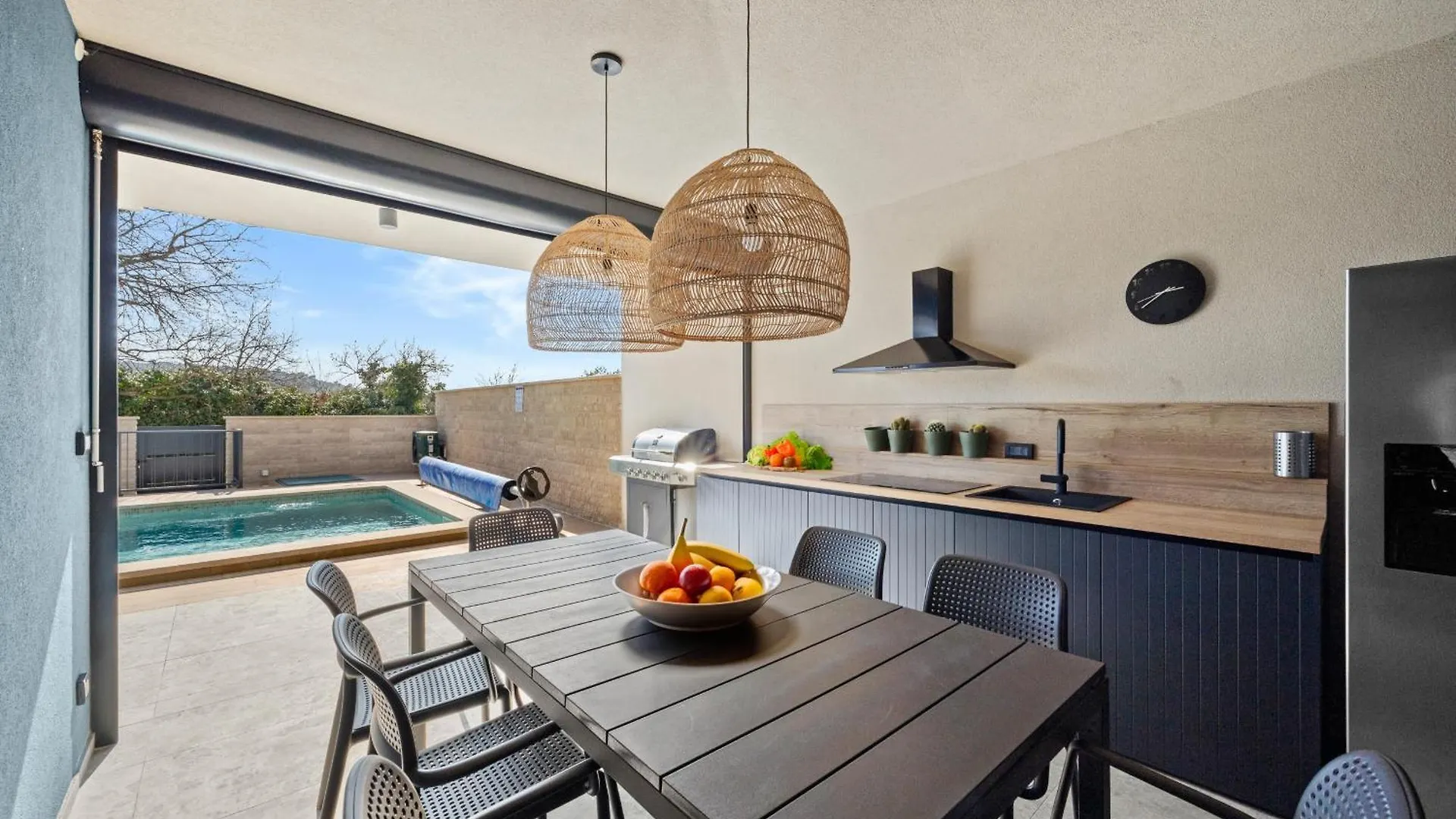 Villa Bay I Near Medulin For 9 People With Heated Pool - Playground & Whirpool Only 100 Meters From The Beach - Pet Friendly Banjole