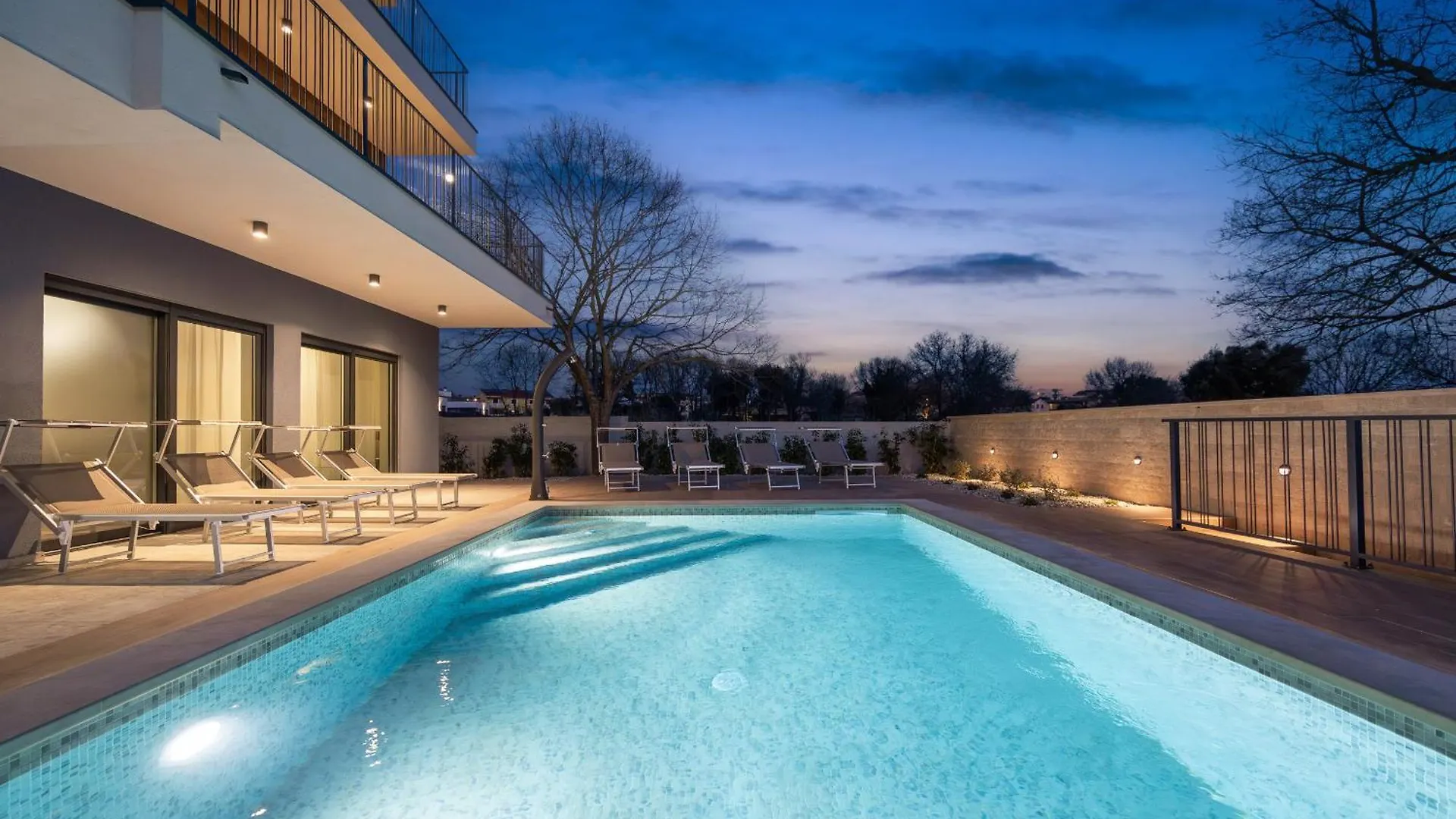 Villa Bay I Near Medulin For 9 People With Heated Pool - Playground & Whirpool Only 100 Meters From The Beach - Pet Friendly Banjole