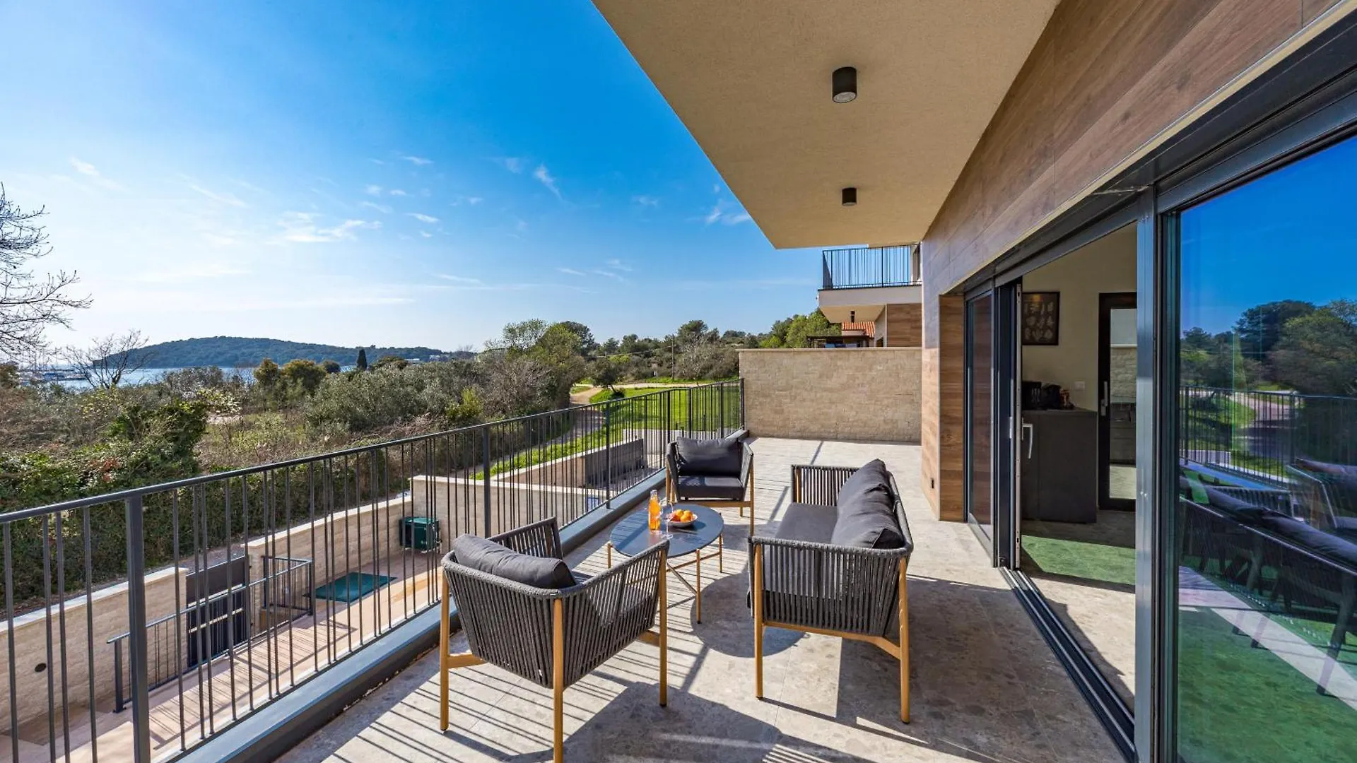 Villa Bay I Near Medulin For 9 People With Heated Pool - Playground & Whirpool Only 100 Meters From The Beach - Pet Friendly Banjole