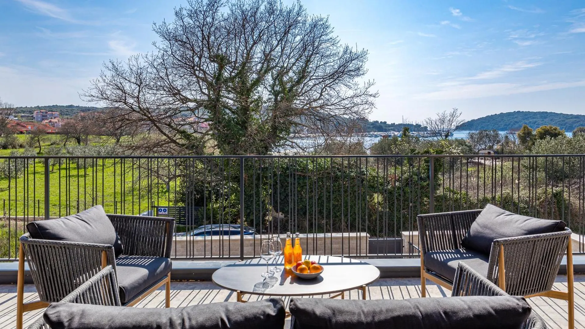 Villa Bay I Near Medulin For 9 People With Heated Pool - Playground & Whirpool Only 100 Meters From The Beach - Pet Friendly Banjole